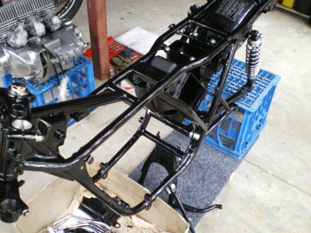 Swing arm in frame
